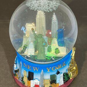 3x3" New York Statue of Liberty Light Up Snow Globe (1211)